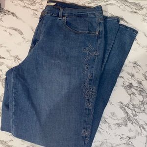 CLASSIC BOOTCUT JEANS